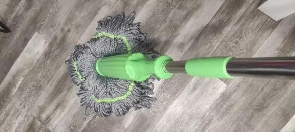 Spin & Shine: Self-Twisting Rotating Mop